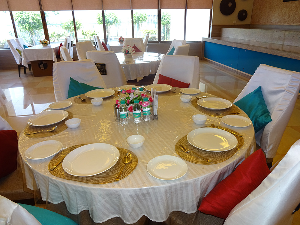 Kitchen & Dining